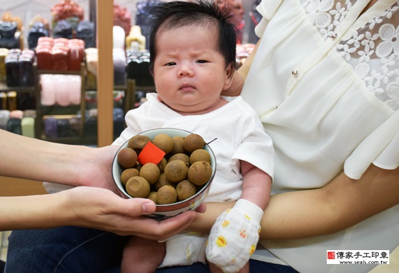 林寶寶(新北永和區嬰兒寶寶滿月剃頭理髮、免費嬰兒剃胎毛儀式吉祥話)。中國風會場，爸媽寶貝免費穿「日中韓」古裝禮服。專業拍照、DVD光碟、證書。★購買「臍帶章、肚臍章、胎毛筆刷印章」贈送：剃頭、收涎、抓周，三選一。 2015.09.19 照片7